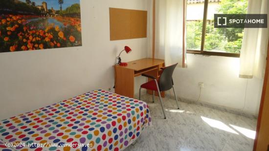 Habitación en piso compartido en Córdoba - CORDOBA