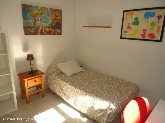  Habitación en piso compartido en Córdoba - CORDOBA 