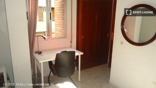 Habitación en piso compartido en Córdoba - CORDOBA