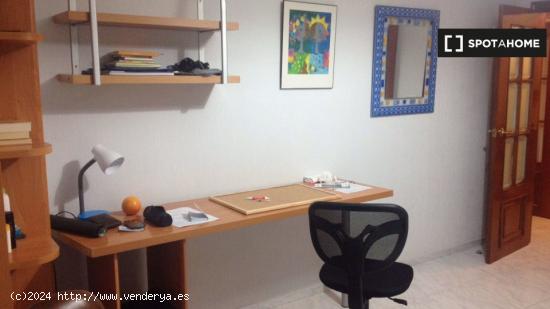 Habitación en piso compartido en Córdoba - CORDOBA