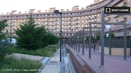 Habitación en piso compartido en Zaragoza - ZARAGOZA