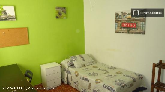 Habitación en piso compartido en Córdoba - CORDOBA