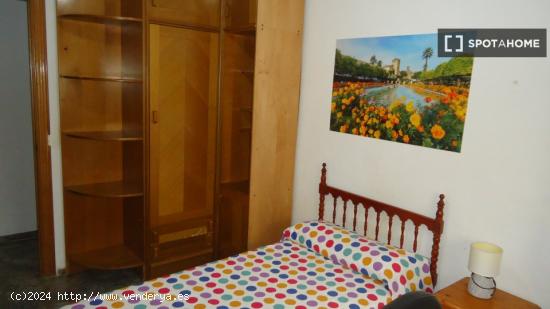 Habitación en piso compartido en Córdoba - CORDOBA