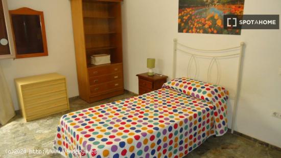 Habitación en piso compartido en Córdoba - CORDOBA