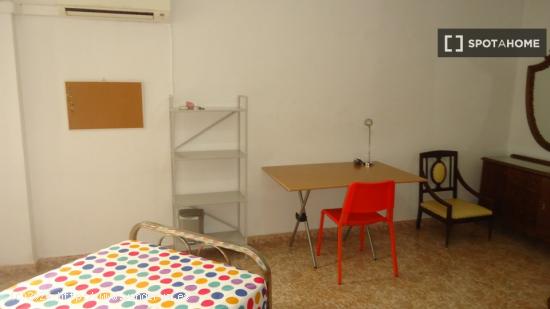 Habitación en piso compartido en Córdoba - CORDOBA