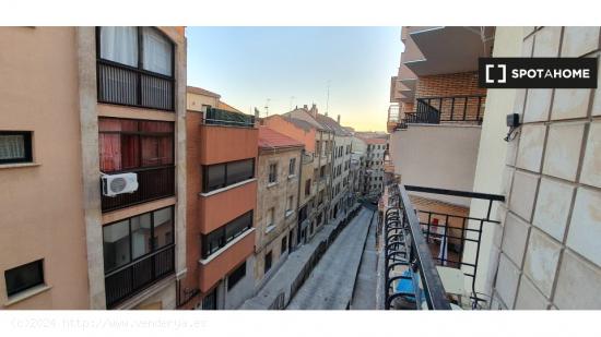 Habitación en piso compartido en Salamanca - SALAMANCA