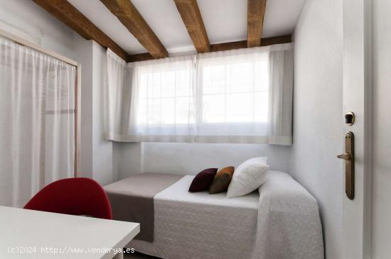 Preciosa Habitación en alquiler en Pio XII, Alicante- Solo chicas - ALICANTE