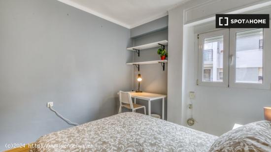 Habitaciones en alquiler en apartamento de 4 dormitorios en Valencia. - VALENCIA