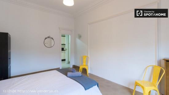 Alquiler de habitaciones en piso de 8 habitaciones en Barcelona - BARCELONA