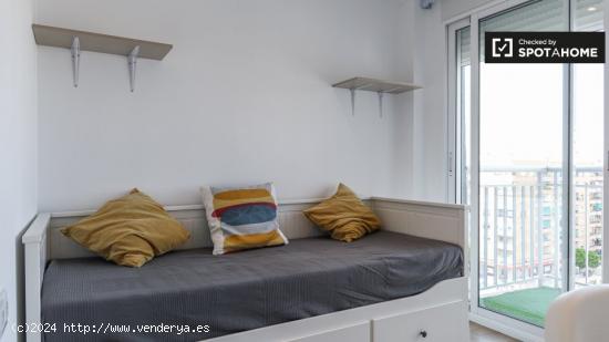 Habitaciones en alquiler en apartamento de 4 dormitorios en Valencia. - VALENCIA