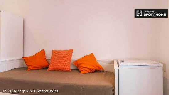 Habitaciones en alquiler en apartamento de 4 dormitorios en Valencia. - VALENCIA