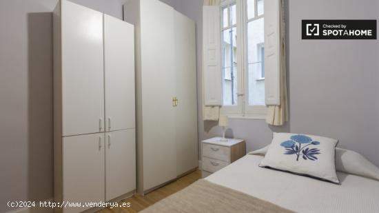 Habitación amueblada con calefacción en apartamento de 5 dormitorios, Salamanca - MADRID