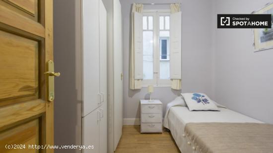 Habitación amueblada con calefacción en apartamento de 5 dormitorios, Salamanca - MADRID