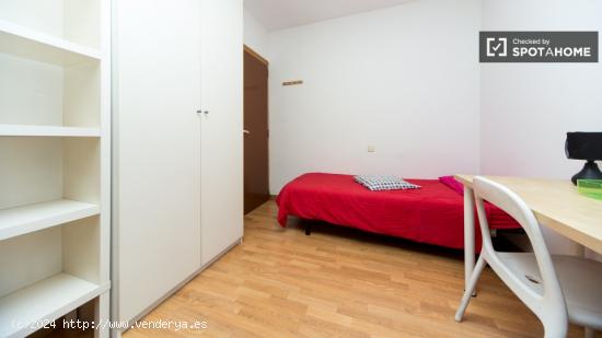 Se alquila habitación con llave independiente en piso de 8 habitaciones, Lavapiés - Mujeres - MADR