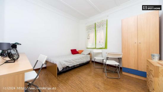  Habitación acogedora con escritorio en un apartamento de 6 habitaciones, Latina - MADRID 