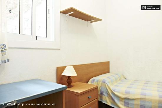 Habitación amueblada con calefacción en un apartamento de 5 dormitorios, Eixample - BARCELONA