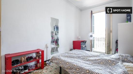 Habitación amueblada con armario independiente en el piso compartido, Eixample - BARCELONA