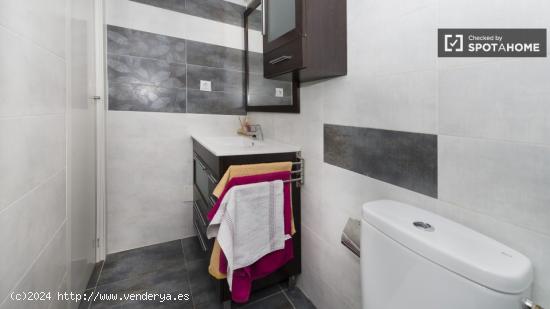 Moderno apartamento de dos dormitorios ideal para parejas o grupos de amigos justo al lado de la art