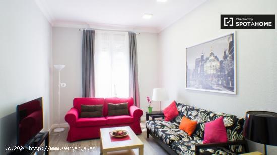 Habitación acogedora con armario independiente en el piso compartido, Chamberí - MADRID