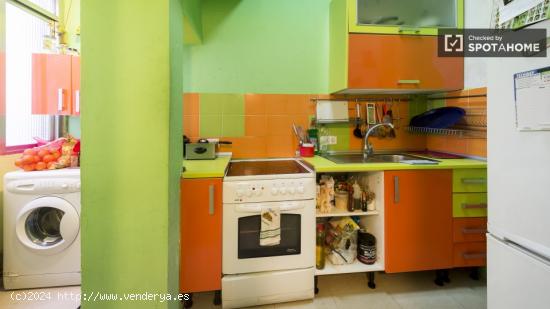 Habitación amueblada con llave independiente en el apartamento compartido Puerta del Ángel, Madrid