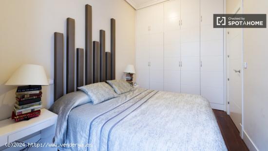 Apartamento de lujo de dos dormitorios con aire acondicionado, limpieza y gastos incluidos - MADRID