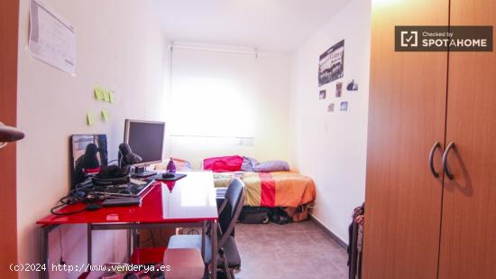 Habitación acogedora con calefacción en piso compartido, Benimaclet - VALENCIA