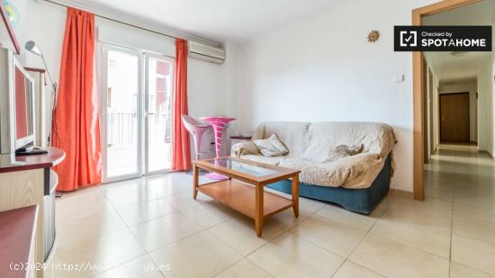 Gran habitación con armario independiente en el apartamento de 3 dormitorios, Campanar - VALENCIA