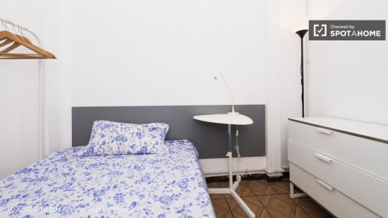 Alojamiento con vista a la ventana patio interior en apartamento de 5 dormitorios, Salamanca - MADRI