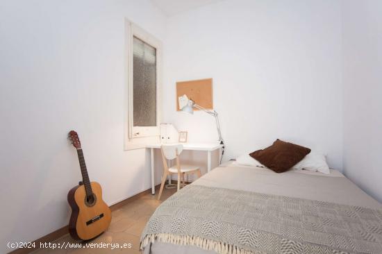  Habitación decorada con calefacción en un apartamento de 6 dormitorios, Eixample - BARCELONA 