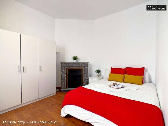  Auténtica habitación con cómoda en un apartamento de 8 dormitorios en La Latina, Madrid - MADRID 