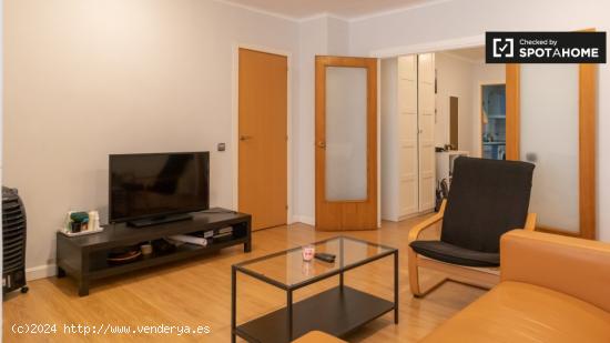 Habitación amueblada con armario empotrado en piso compartido, Cuatro Caminos - MADRID