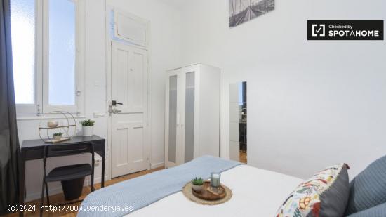 Relajante habitación con calefacción en piso compartido, Puerta del Sol - MADRID