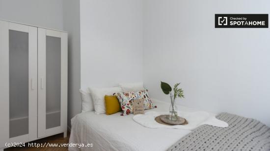 Habitación acogedora con llave independiente en el apartamento compartido, Puerta del Sol - MADRID