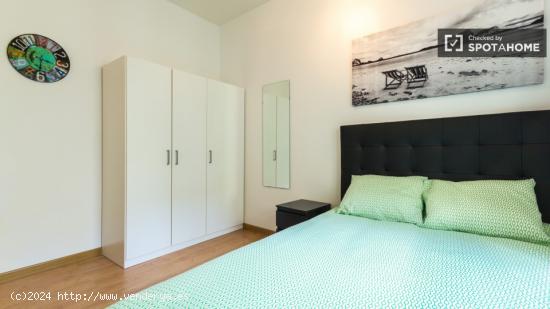 Habitación equipada con escritorio en piso compartido, Latina - MADRID