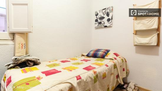 Habitación equipada con cajonera en apartamento de 4 dormitorios, Salamanca - MADRID