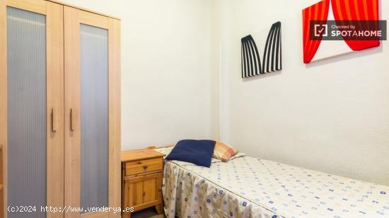 Habitación interior con armario independiente en apartamento de 4 dormitorios, Salamanca - MADRID