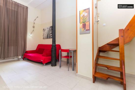  Elegante estudio con lofted con aire acondicionado y baño en alquiler en el centro de Madrid, cerca 