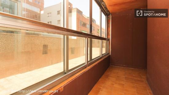 Enorme habitación con ventana con vista a la calle en departamento compartido, Los Pajaritos - GRAN