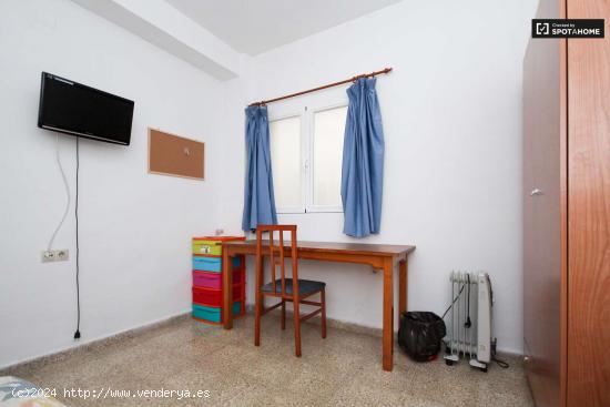  Relajante habitación con calefacción en piso compartido, Los Pajaritos - GRANADA 