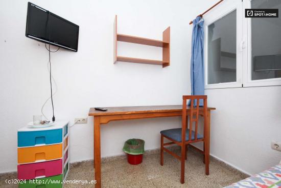  Habitación funcional con calefacción en piso compartido, Los Pajaritos - GRANADA 