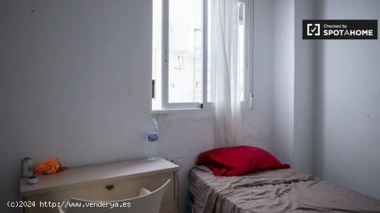 Acogedora habitación en un apartamento de 3 dormitorios en Ciutat Vella, Valencia - VALENCIA