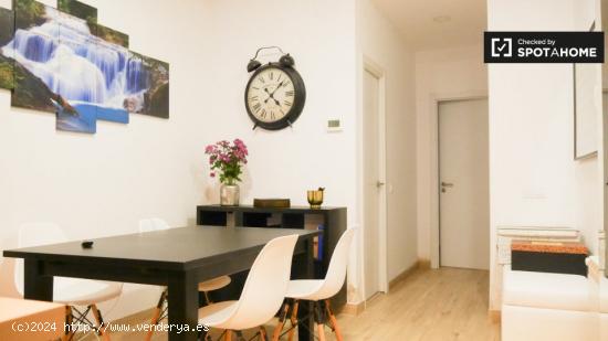 Acogedora habitación ideal para mujeres profesionales y postgraduados en apartamento de 2 dormitori