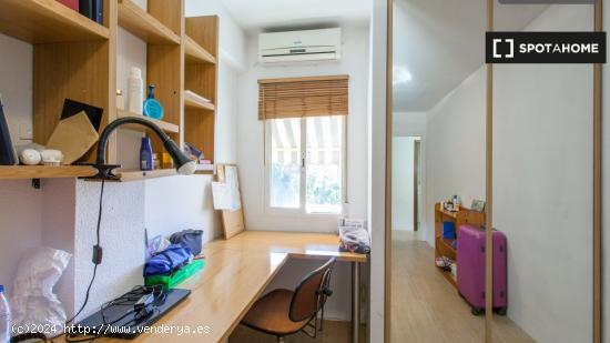 Habitaciones para alquilar en apartamento de 3 dormitorios en Valencia - VALENCIA