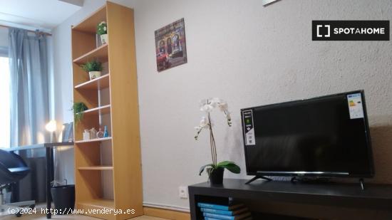 Habitación en piso compartido en Zaragoza - ZARAGOZA