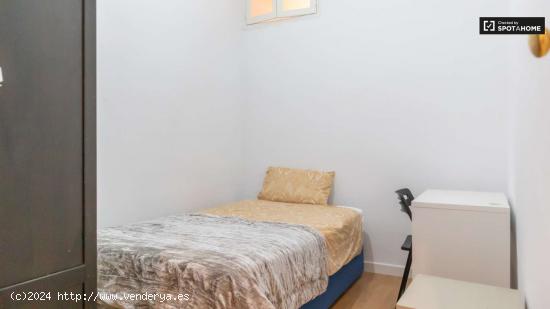  Habitaciones para alquilar en apartamento de 5 dormitorios en Madrid - MADRID 