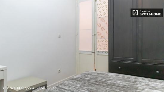 Habitaciones para alquilar en apartamento de 5 dormitorios en Madrid - MADRID