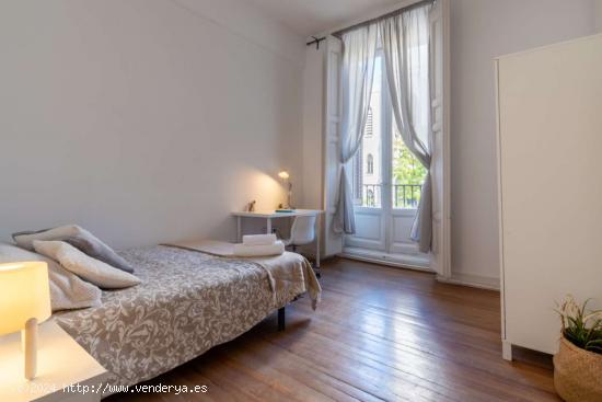  ¡Habitaciones en alquiler en un piso de 10 habitaciones en Madrid! - MADRID 