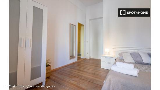 ¡Habitaciones en alquiler en un piso de 10 habitaciones en Madrid! - MADRID