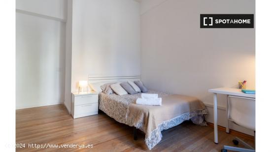 ¡Habitaciones en alquiler en un piso de 10 habitaciones en Madrid! - MADRID