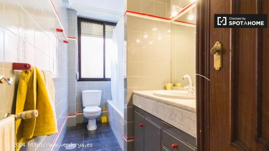 Luminosa habitación con calefacción en apartamento de 7 dormitorios, Tetuán - MADRID